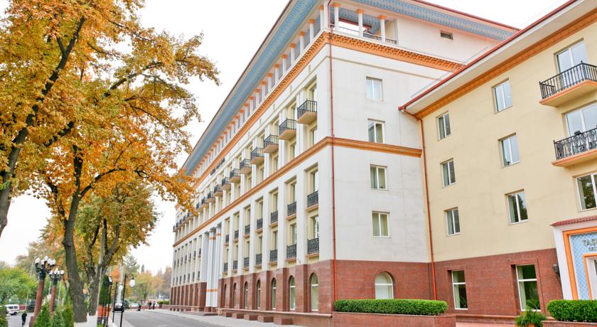 Гостиница Лотте Ташкент фасад